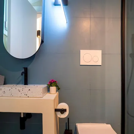 Casa Moros 6, Emma Villa