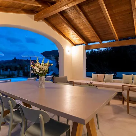 Casa Moros 6, Emma Villa *