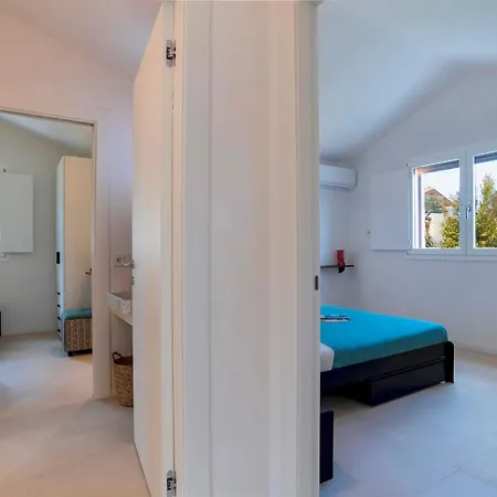 Casa Moros 6, Emma Villa Castiadas